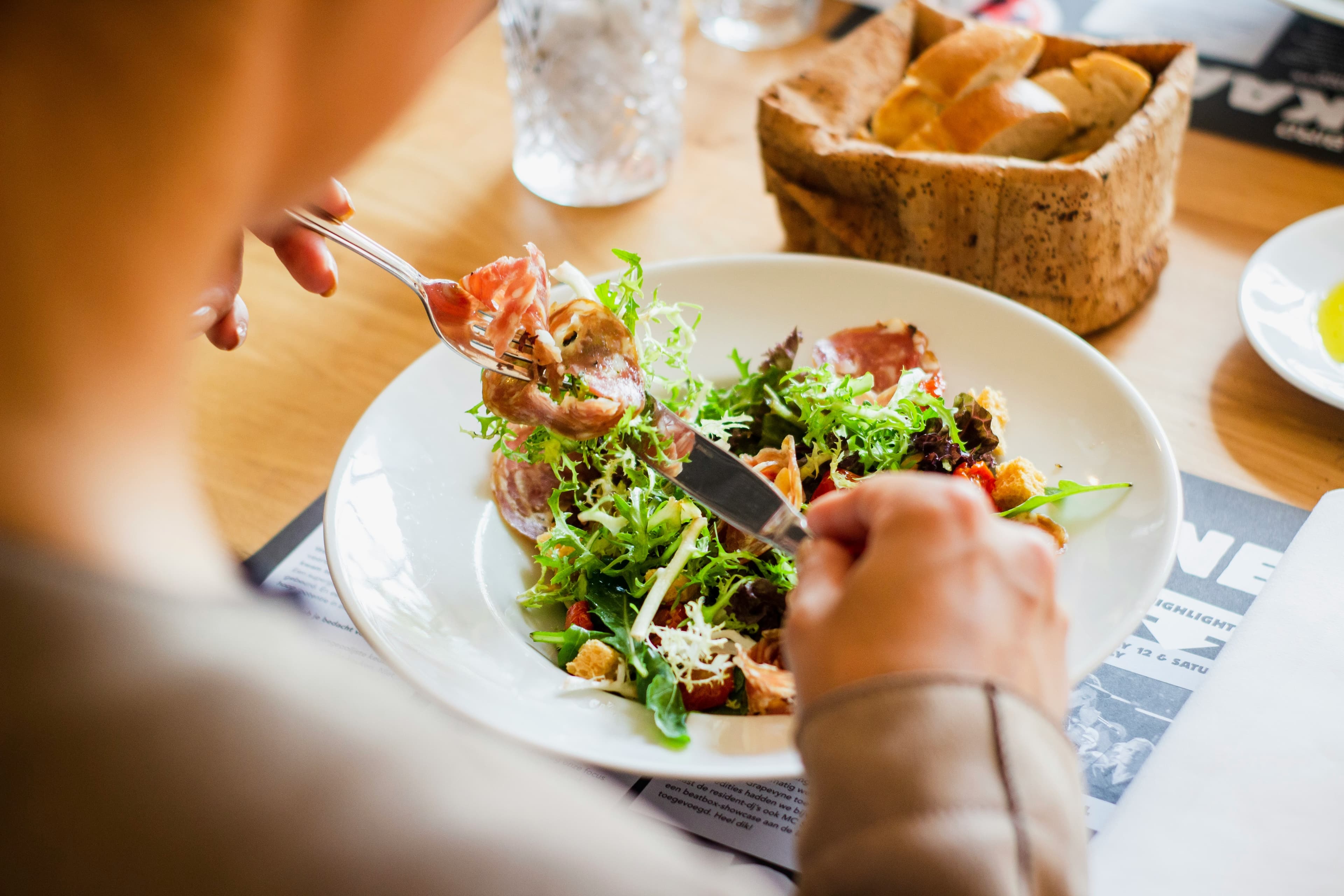 Padrões Alimentares e suas Associações com Factores Sociodemográficos e de Estilo de Vida em Adultos Sobreviventes de Cancro Infantil: Um estudo transversal