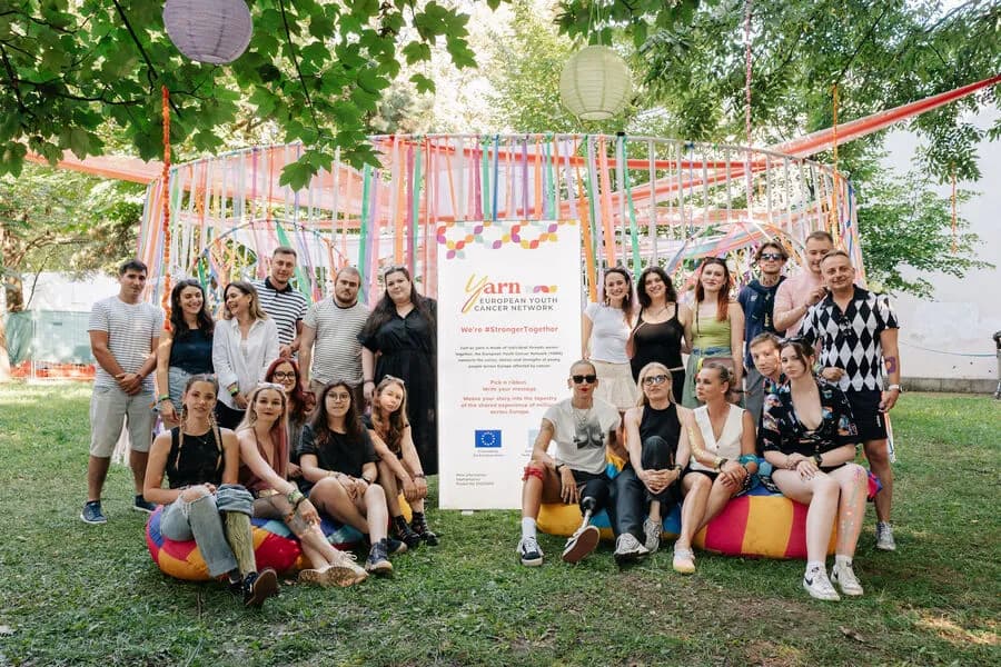 Young cancer survivors connecting online